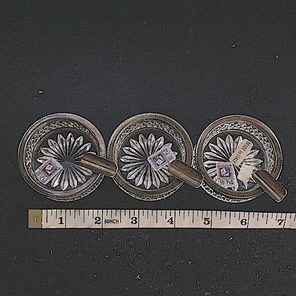 Antique French style crystal ashtray set (3) with hand (cigarette holder) & trim - Picture 6 of 15